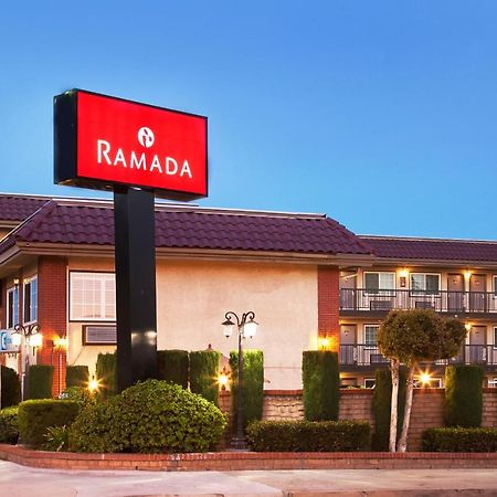 Hotel Ramada By Wyndham Pasadena Exteriér fotografie