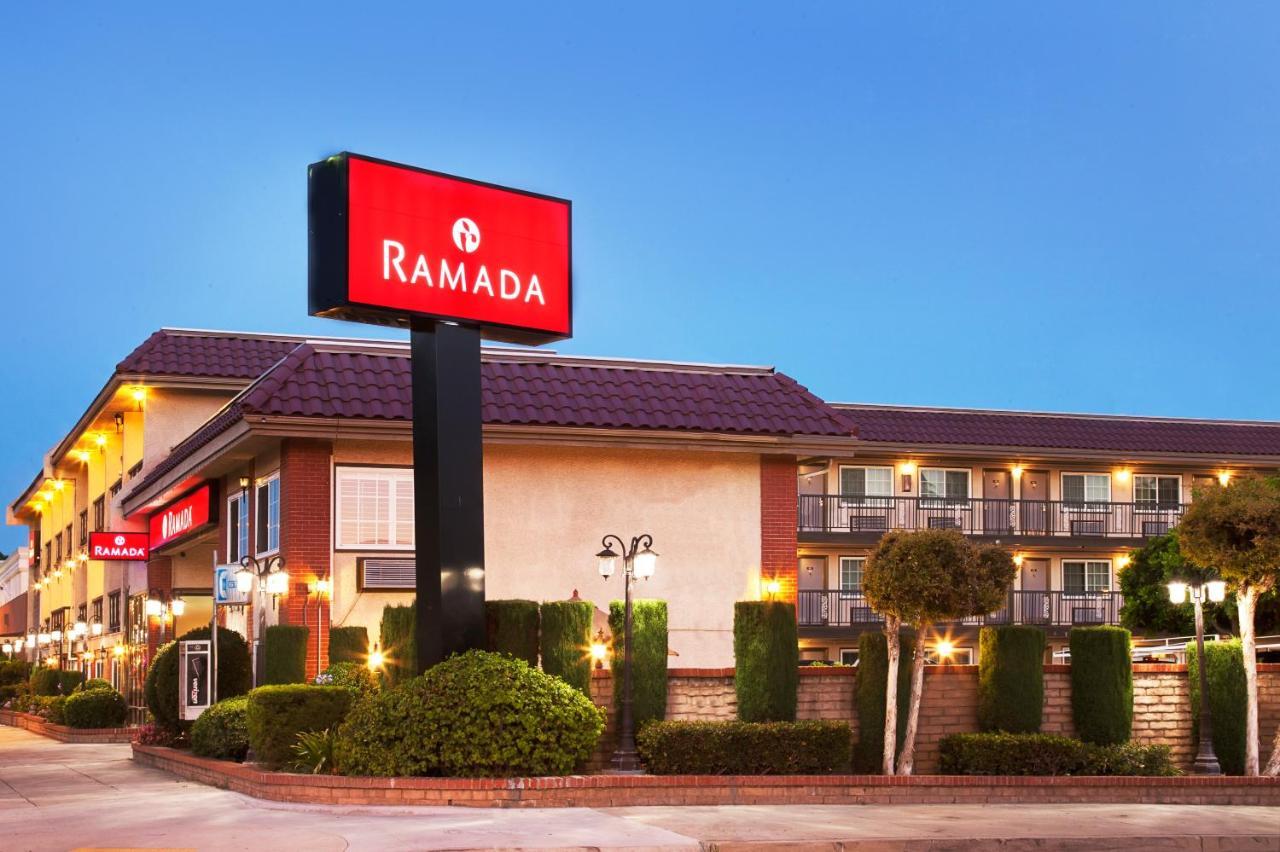 Hotel Ramada By Wyndham Pasadena Exteriér fotografie