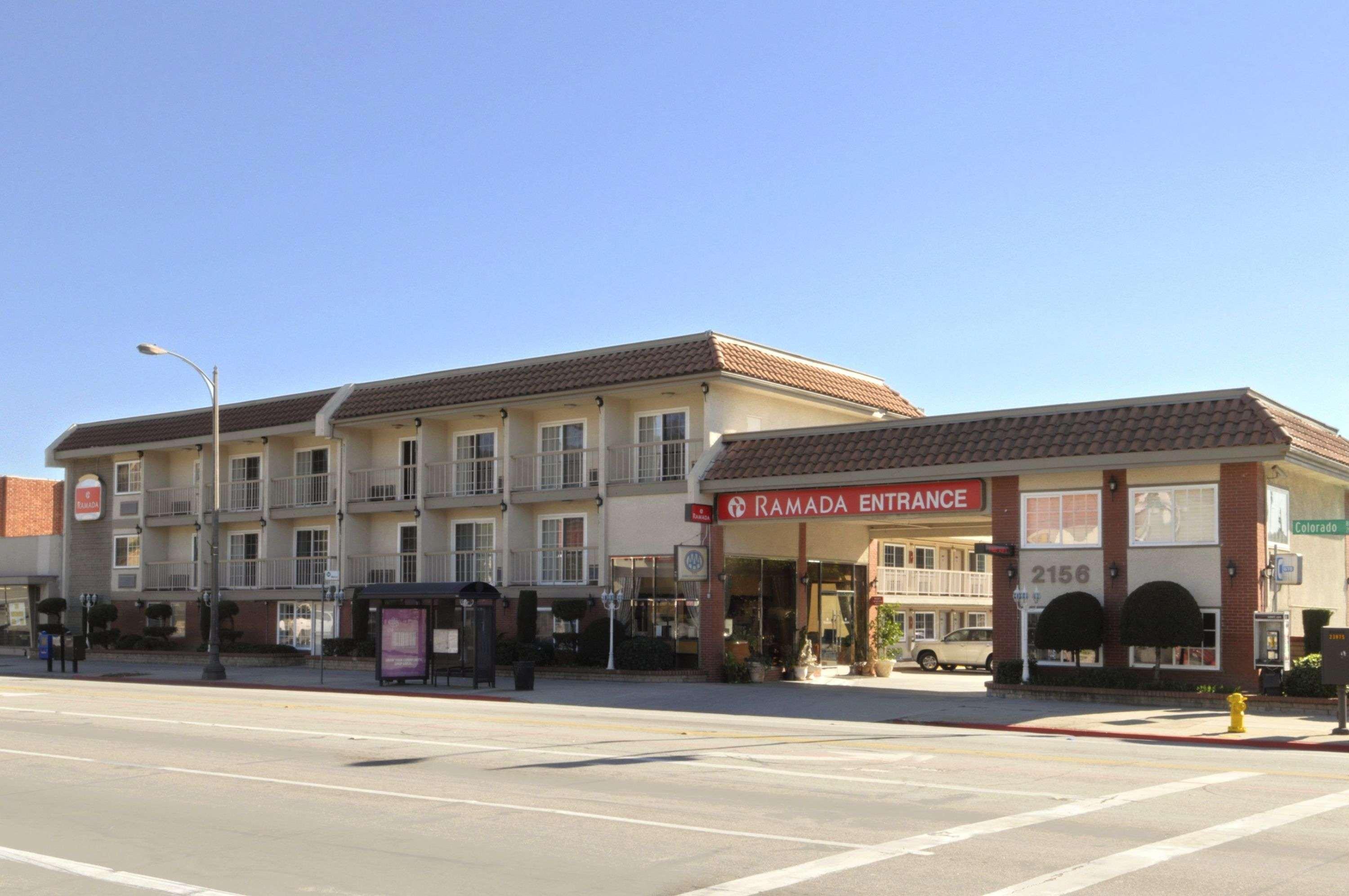 Hotel Ramada By Wyndham Pasadena Exteriér fotografie