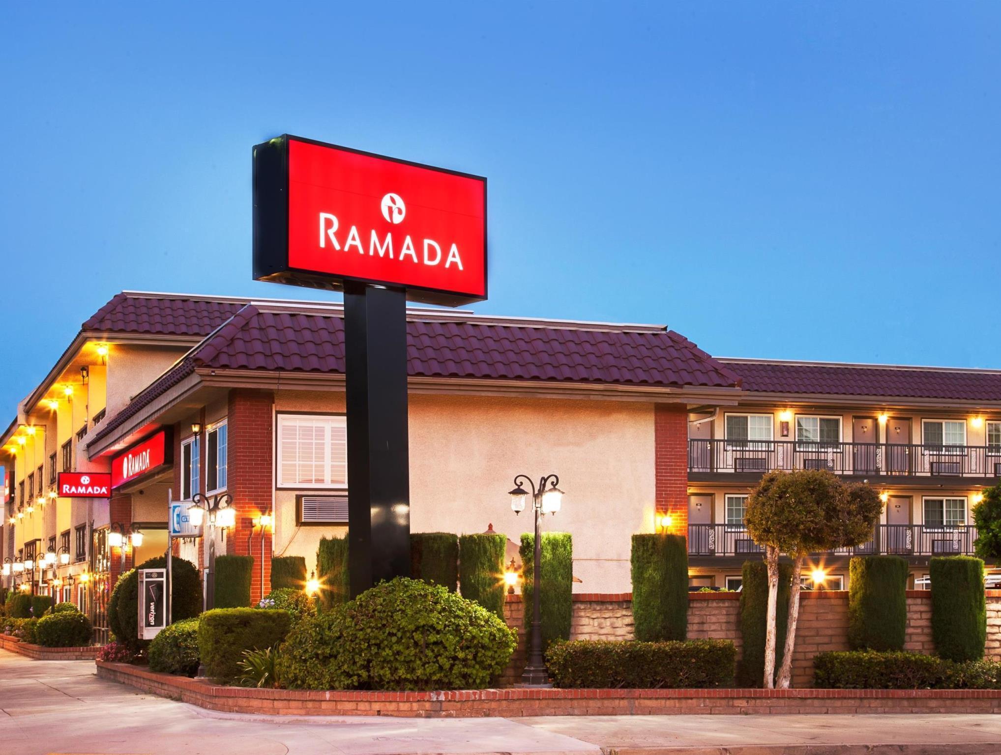 Hotel Ramada By Wyndham Pasadena Exteriér fotografie