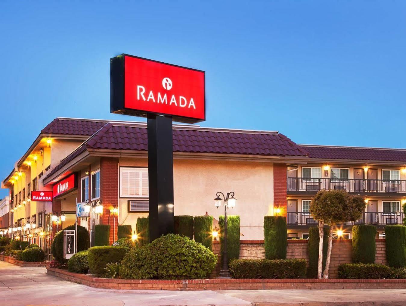 Hotel Ramada By Wyndham Pasadena Exteriér fotografie